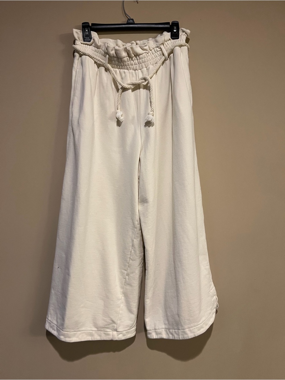 H&M Ivory Wide Leg Sweatpants – Size M